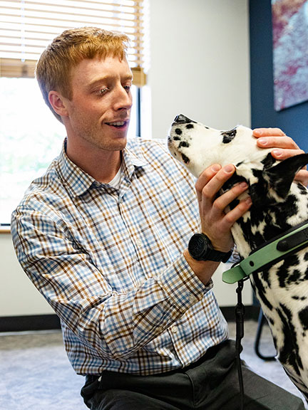 Upleash Veterinary Hospital Sioux Falls Dr.Evan Ward with Canine patient